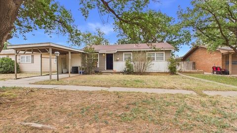 Photo of 518 W 2nd Street, Hale Center, TX 79041 (MLS # 202606902)