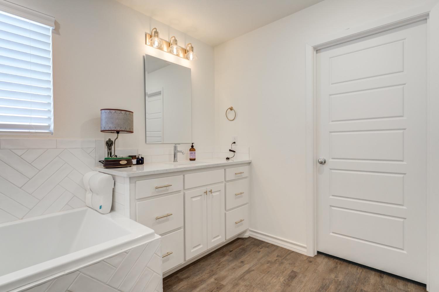 Lubbock, Texas 79423, United States, 4 Bedrooms Bedrooms, ,2 BathroomsBathrooms,Residential,Active,59340