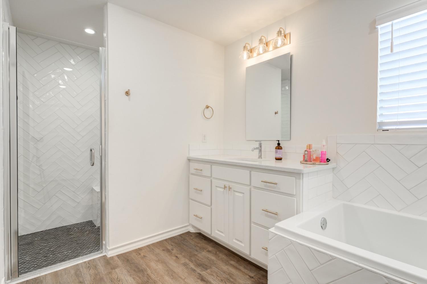 Lubbock, Texas 79423, United States, 4 Bedrooms Bedrooms, ,2 BathroomsBathrooms,Residential,Active,59340