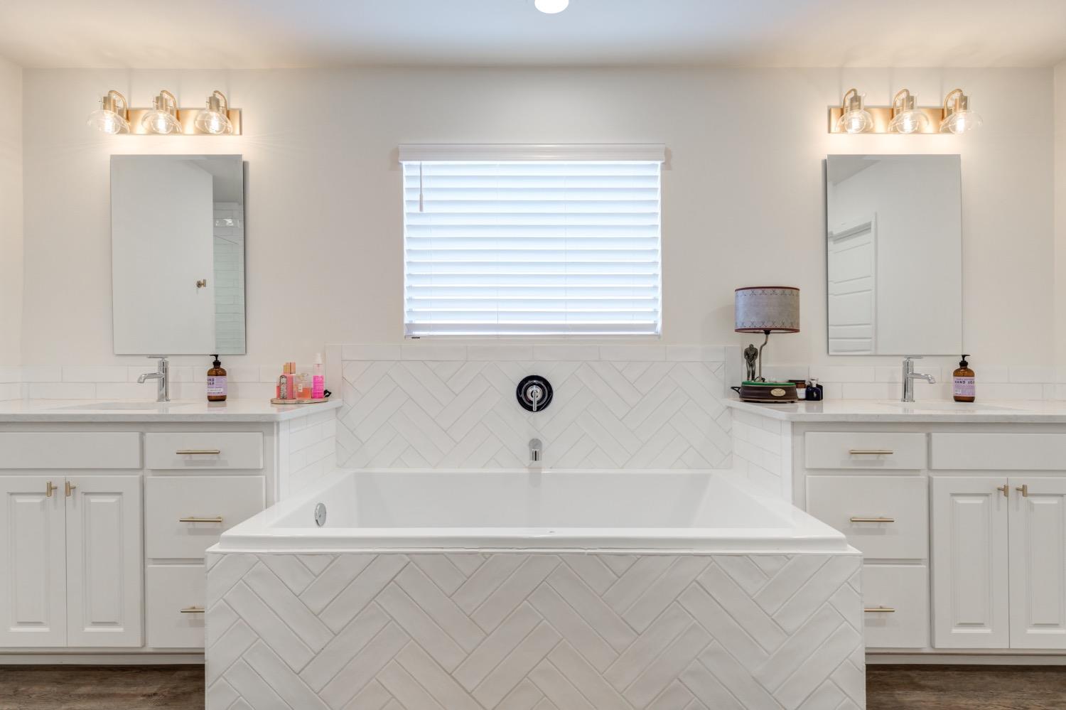 Lubbock, Texas 79423, United States, 4 Bedrooms Bedrooms, ,2 BathroomsBathrooms,Residential,Active,59340