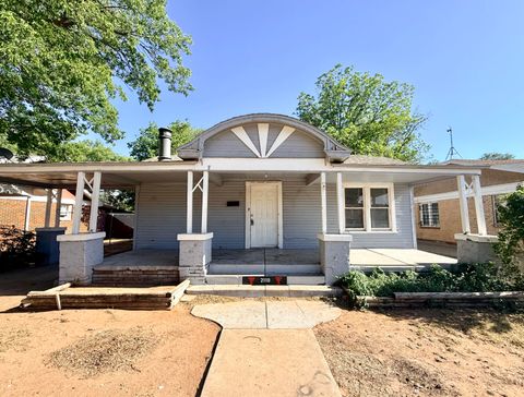 Photo of 2119 15th Street, Lubbock, TX 79401 (MLS # 202606413)