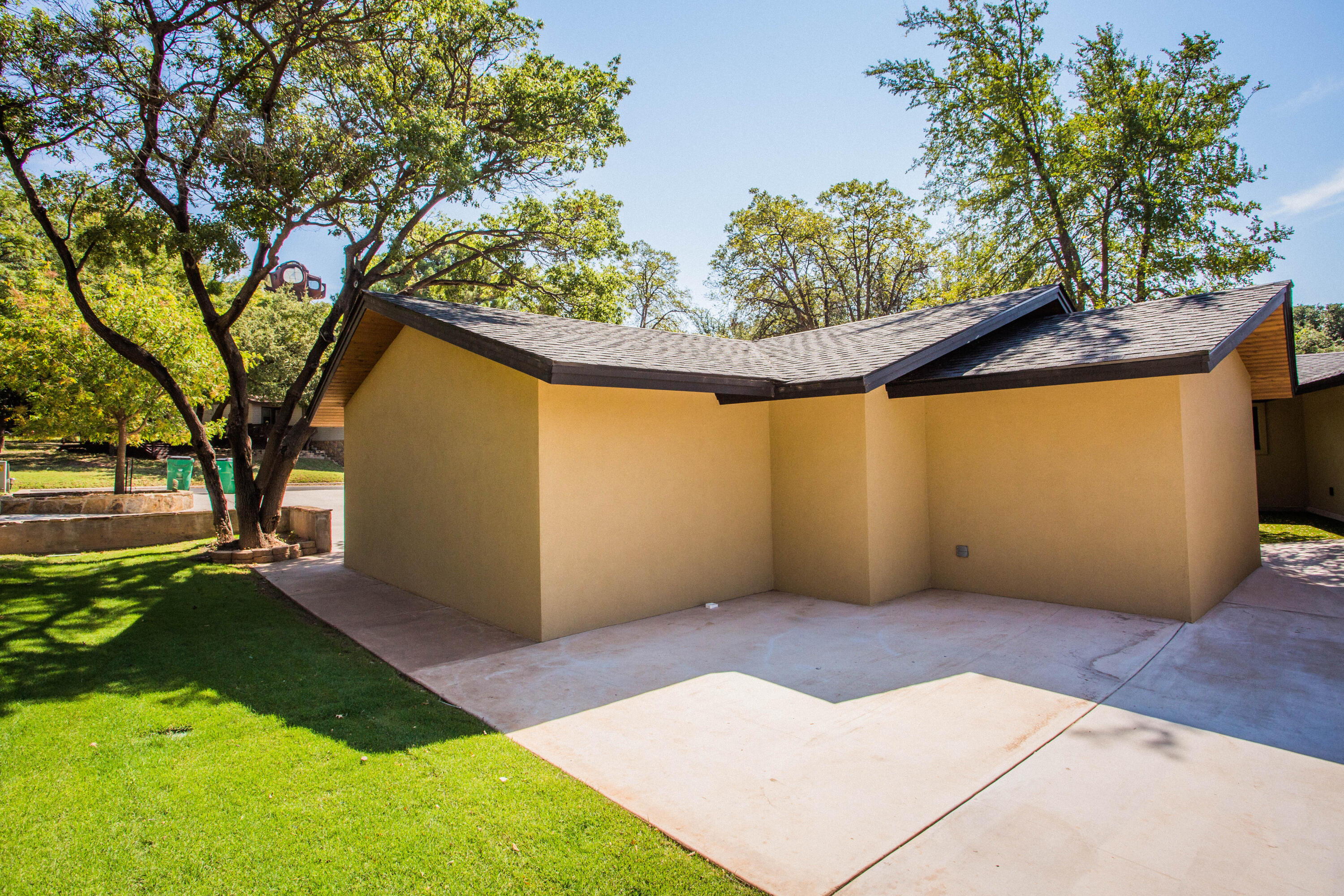 25 E Lakeshore Drive