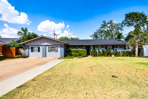 Photo of 2112 67th Street, Lubbock, TX 79412 (MLS # 202613398)