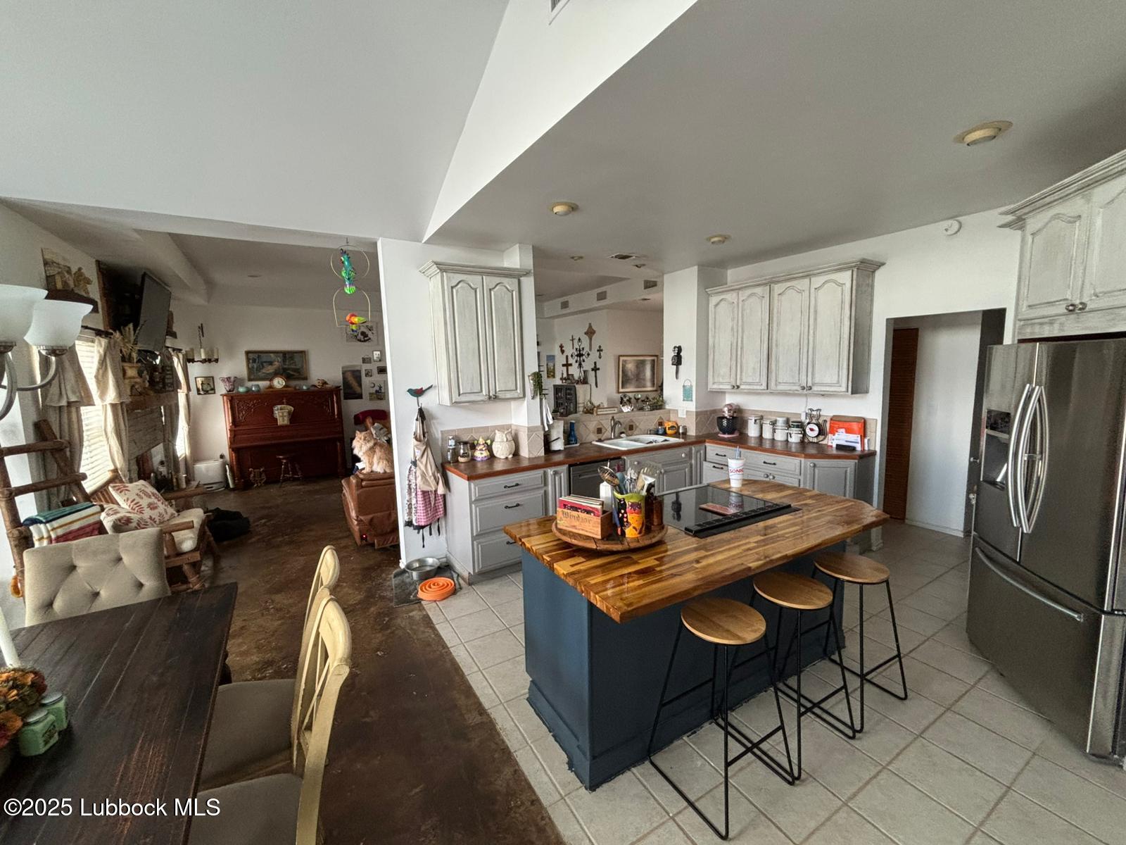 1107 W Ave J