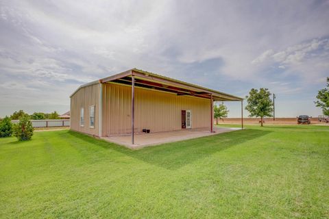 A home in Ropesville