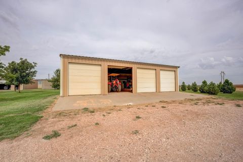 A home in Ropesville