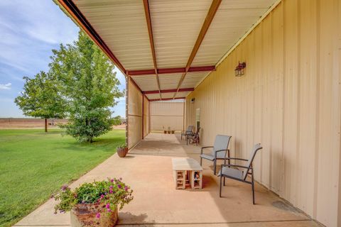 A home in Ropesville