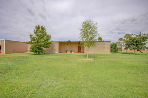 A home in Ropesville