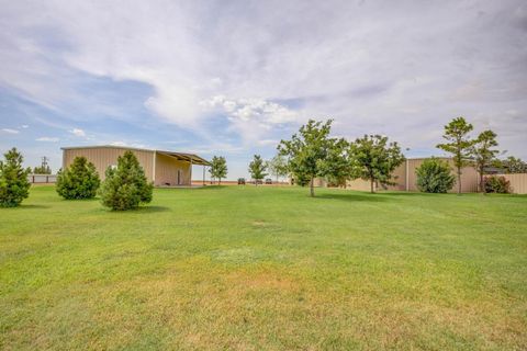 A home in Ropesville