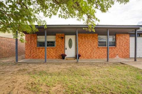 Photo of 4705 Marshall Street, Lubbock, TX 79416 (MLS # 202613248)