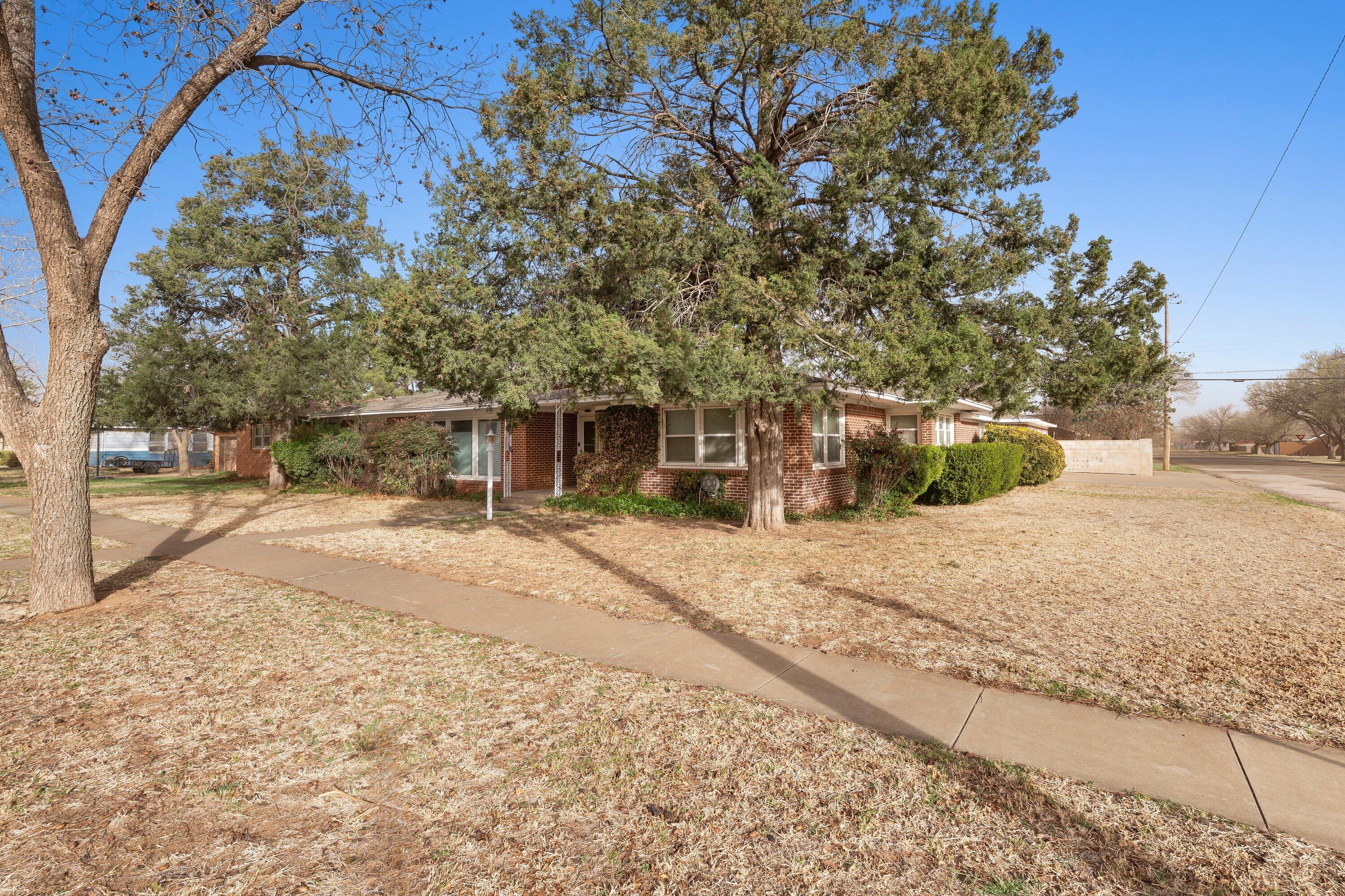 1100 W Lubbock Street, Slaton, TX, 79364 3 1100 W Lubbock Street