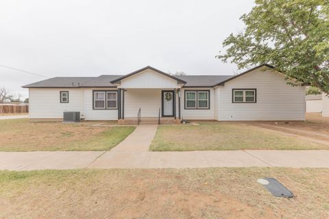 Photo of 2001 N 6th Street, Tahoka, TX 79373 (MLS # 202606656)