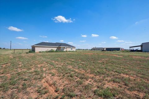 A home in Slaton