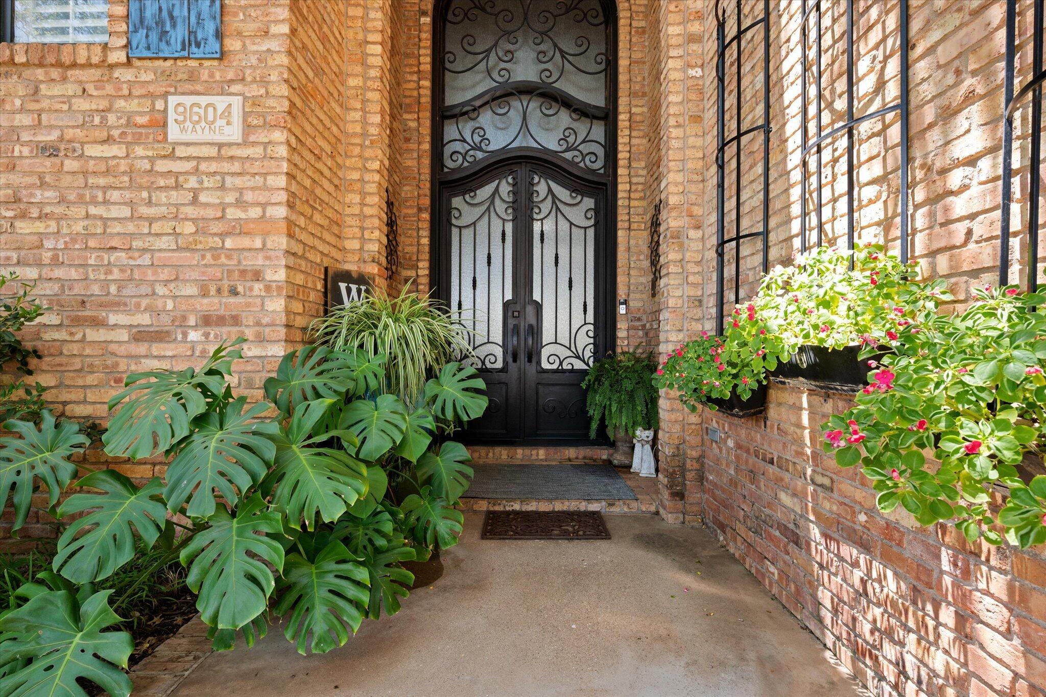 9604 Wayne Avenue - Photo 2