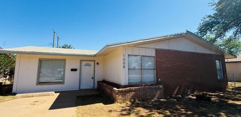 Photo of 1308 61st Street, Lubbock, TX 79412 (MLS # 202606601)