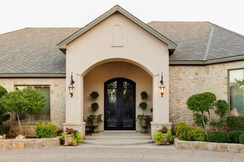 Photo of 9100 Vicksburg Avenue #UNIT 3, Lubbock, TX 79424 (MLS # 202607418)