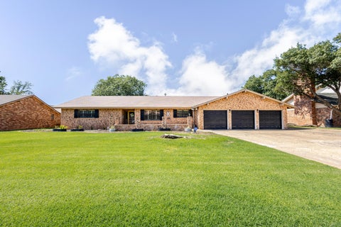 Photo of 1311 Itasca Street, Plainview, TX 79072 (MLS # 202613610)
