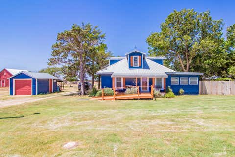 Photo of 8111 E County Road 7300, Slaton, TX 79364 (MLS # 202609608)