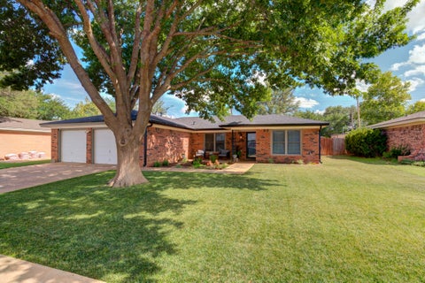 Photo of 5607 73rd Street, Lubbock, TX 79424 (MLS # 202611165)