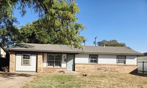 Photo of 1612 68th Street, Lubbock, TX 79412 (MLS # 202613464)