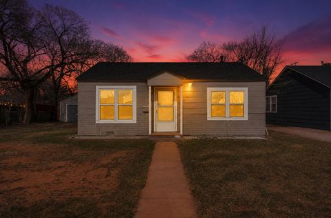 Photo of 2814 40th Street, Lubbock, TX 79413 (MLS # 202606683)