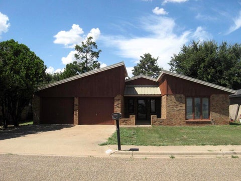 Photo of 311 Douglas Street, Levelland, TX 79336 (MLS # 202612097)