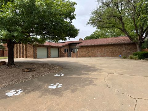 Photo of 215 Lometa Drive, Plainview, TX 79072 (MLS # 202605994)