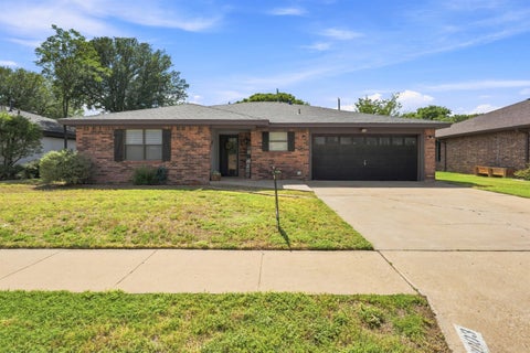 Photo of 1003 Cedar Avenue, Idalou, TX 79329 (MLS # 202613140)