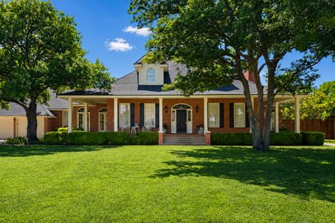 Photo of 6808 Saratoga Avenue, Lubbock, TX 79424 (MLS # 202610203)
