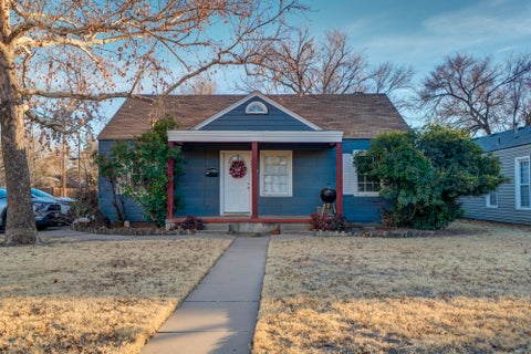Photo of 2601 25th Street, Lubbock, TX 79410 (MLS # 202612169)