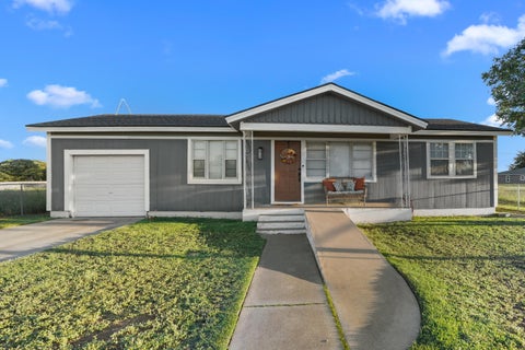 Photo of 4217 E 63rd Street, Lubbock, TX 79403 (MLS # 202613757)