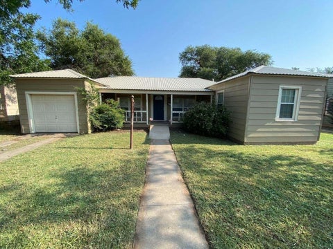 Photo of 2420 29th Street, Lubbock, TX 79411 (MLS # 202612013)