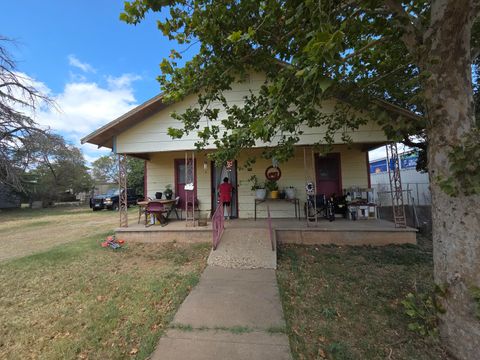 Photo of 706 29th Street, Lubbock, TX 79404 (MLS # 202605962)