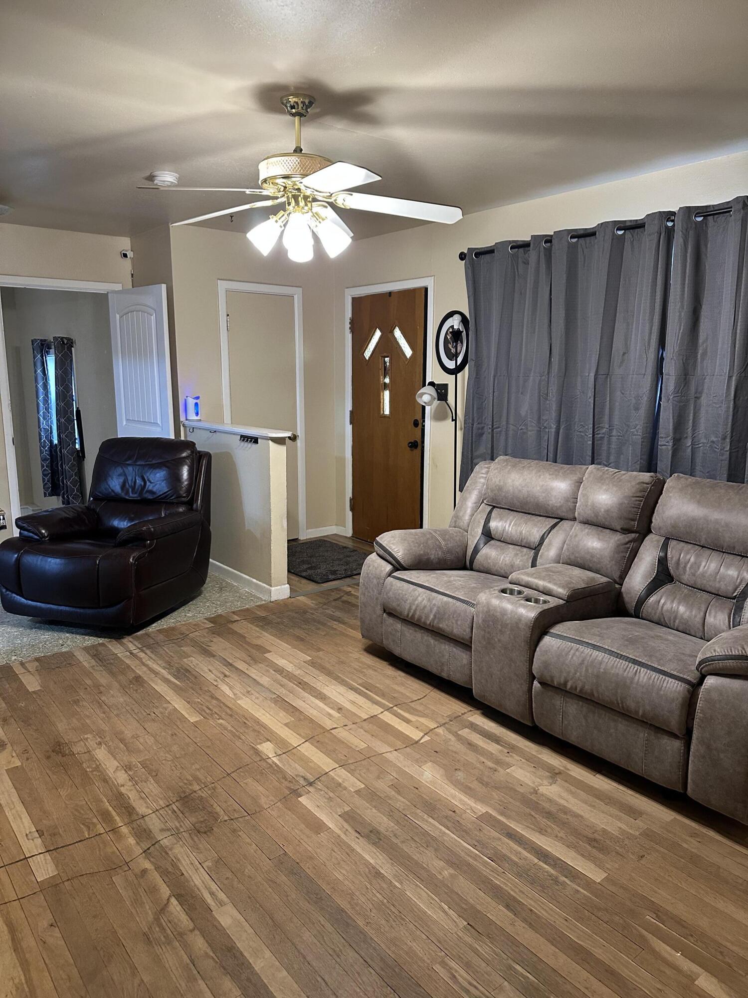1907 38th Street - Photo 4