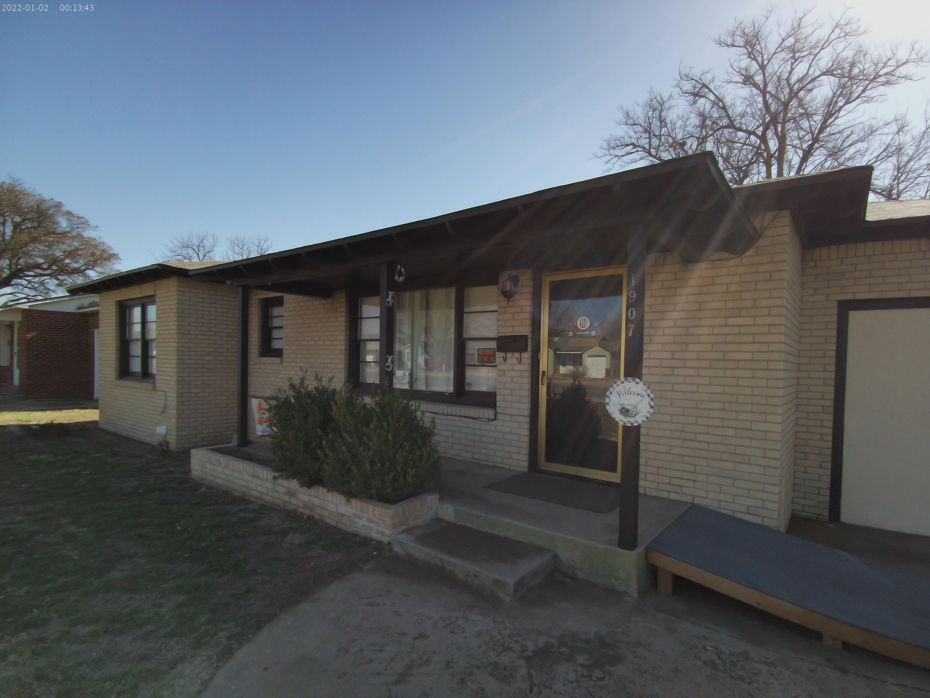 1907 38th Street - Photo 2