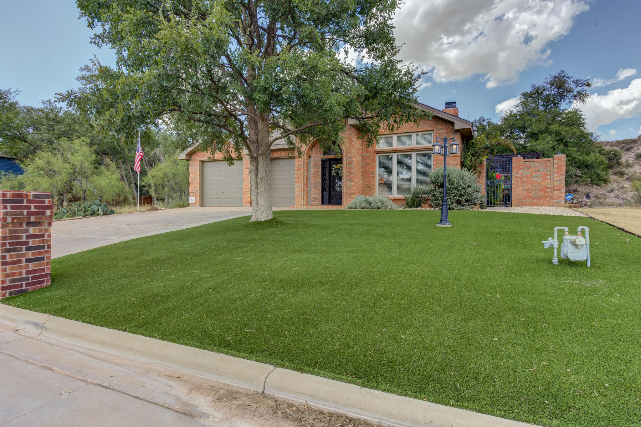 30 W Lakeshore Drive