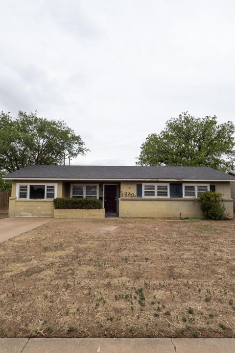 Photo of 1320 43rd Street, Lubbock, TX 79412 (MLS # 202605945)
