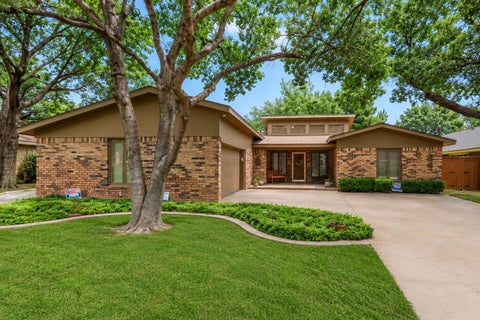 Photo of 8005 Vinton Avenue, Lubbock, TX 79424 (MLS # 202609591)