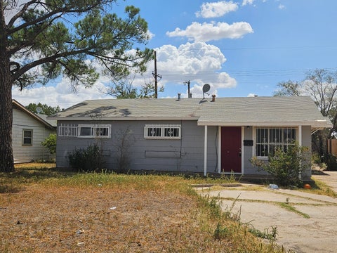 Photo of 2116 E 30th Street, Lubbock, TX 79404 (MLS # 202613548)