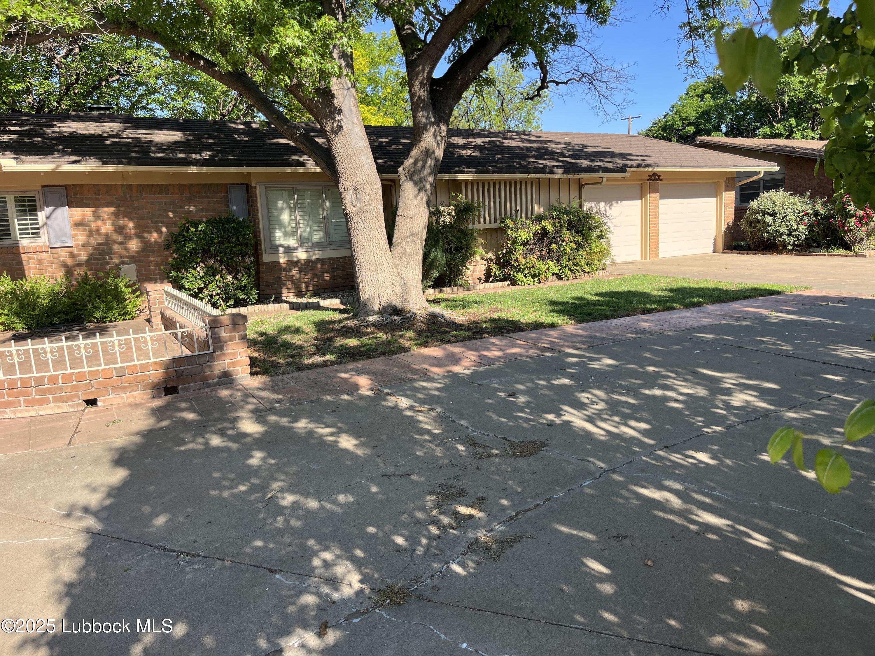 1105 Holliday, Plainview, TX, 79072 1 1105 Holliday