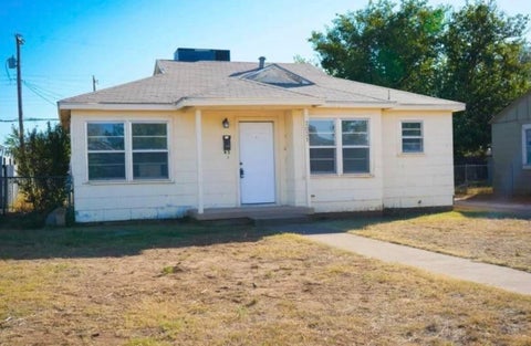 Photo of 2031 63rd Street, Lubbock, TX 79412 (MLS # 202613374)
