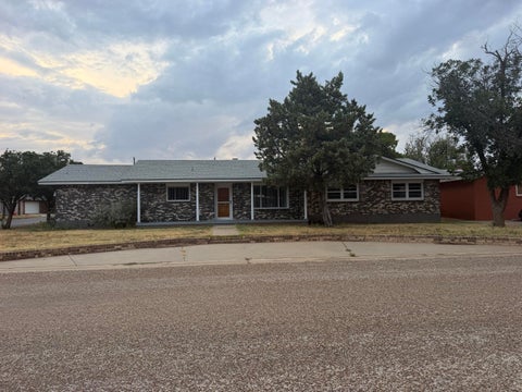 Photo of 2108 S 6th Street, Lamesa, TX 79331 (MLS # 202613310)