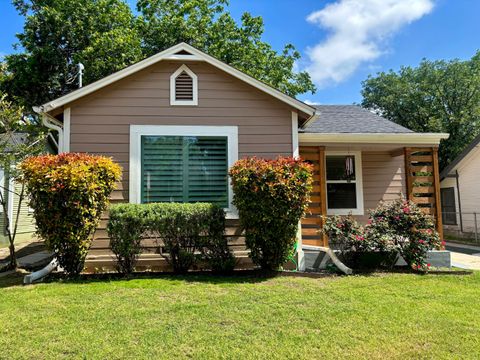 Photo of 221 E French Place, San Antonio, TX 78212 (MLS # 202606342)
