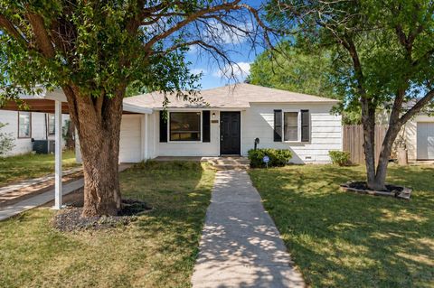 Photo of 2810 42nd Street, Lubbock, TX 79413 (MLS # 202605728)