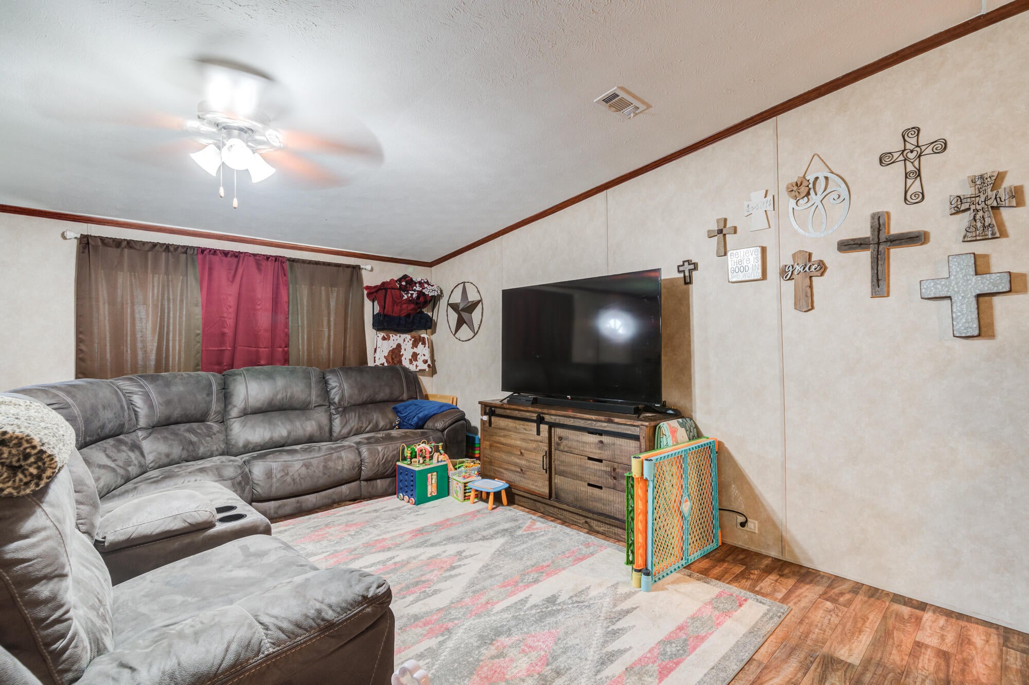 104 E Cragin Street - Photo 4