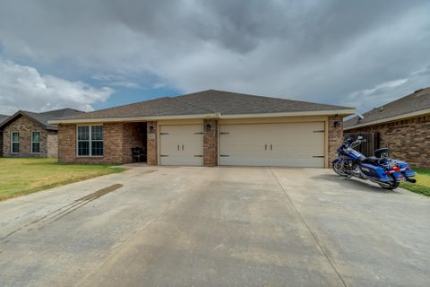 Photo of 8822 11th Street, Lubbock, TX 79416 (MLS # 202612639)