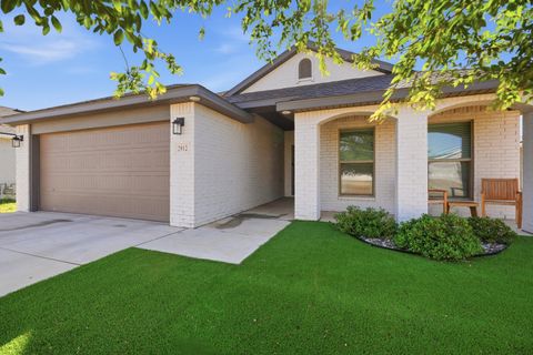Photo of 2912 Abbeville Avenue, Wolfforth, TX 79382 (MLS # 202609766)