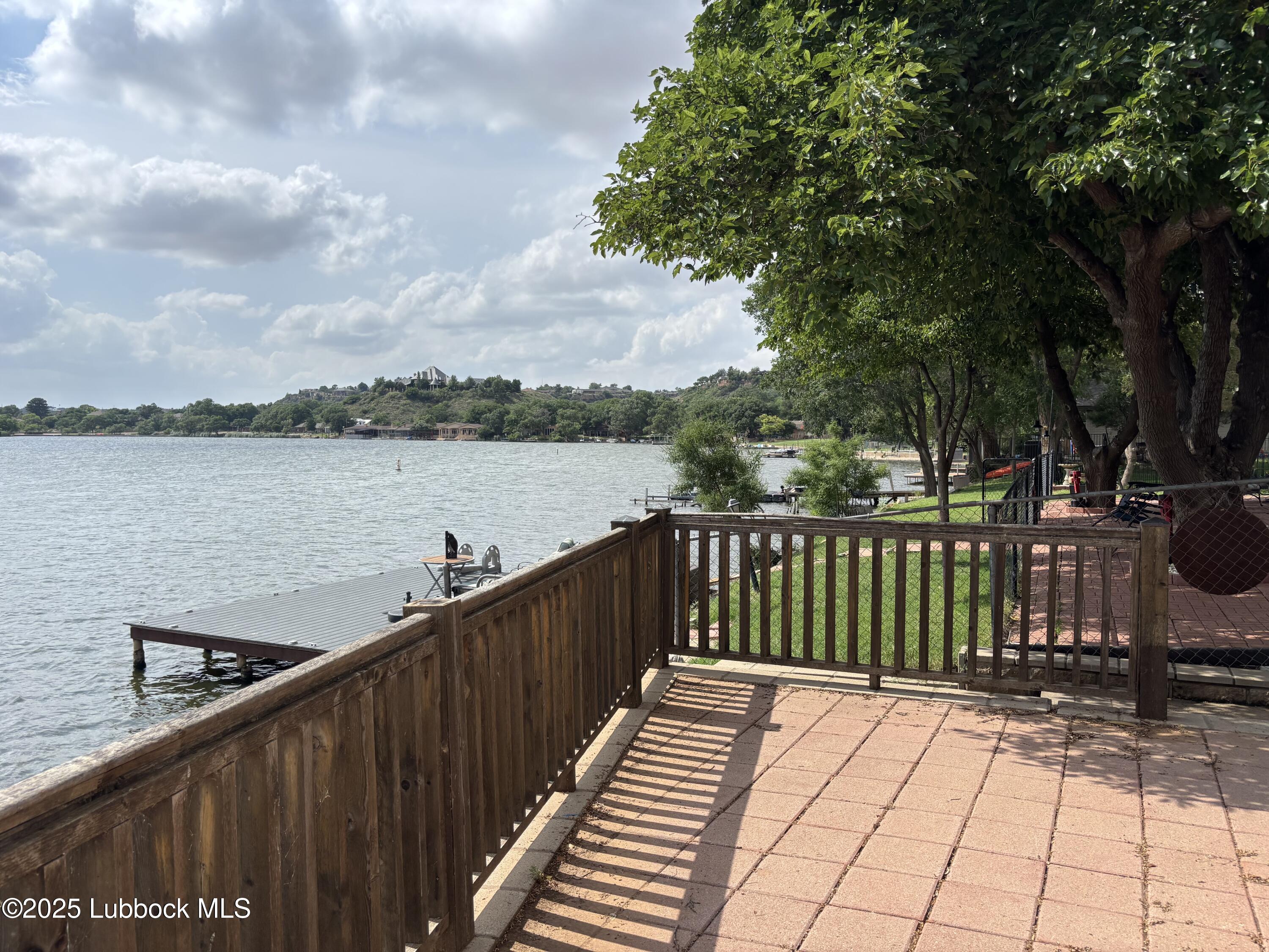 53 E Lakeshore Drive