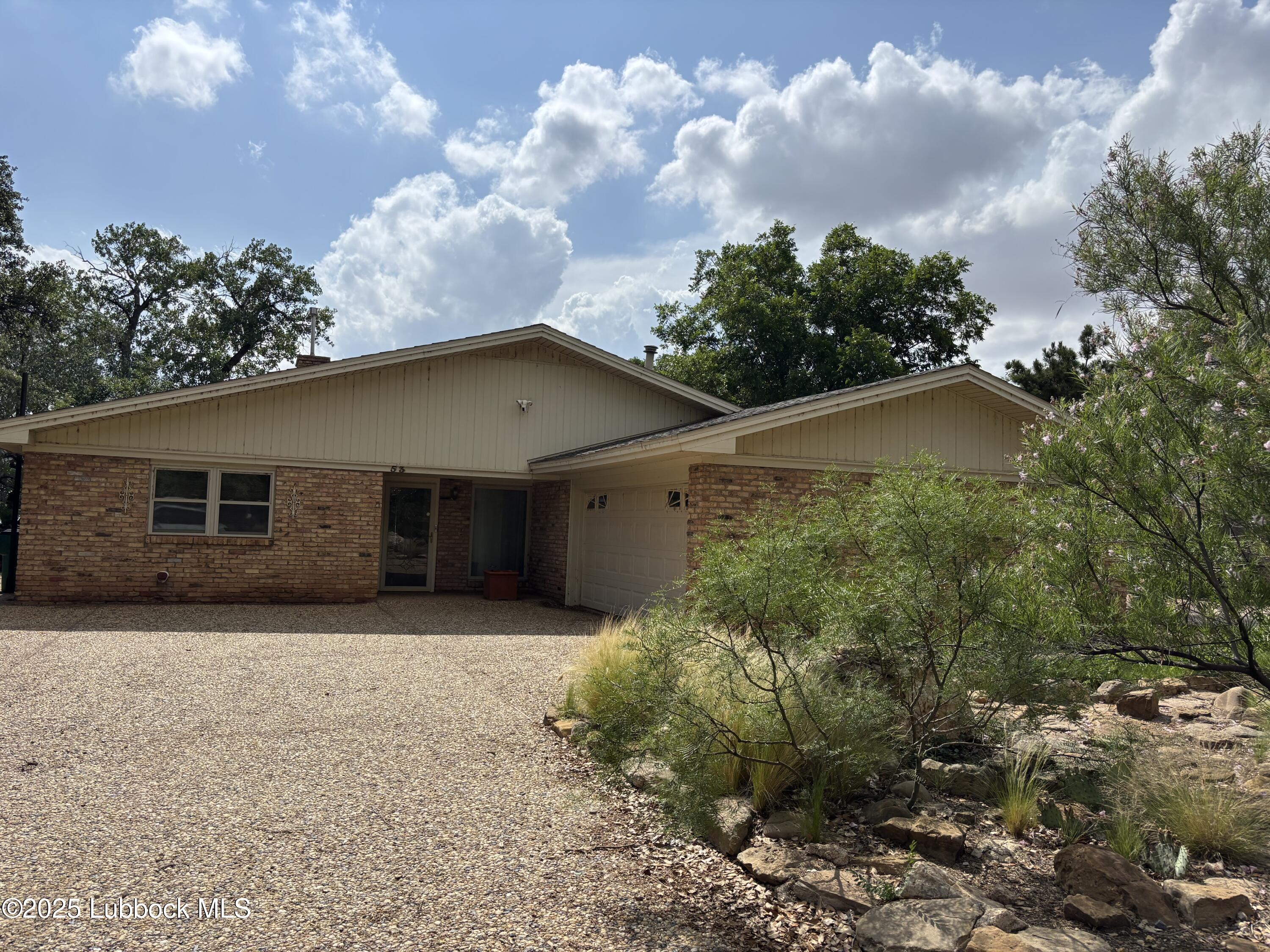 53 E Lakeshore Drive