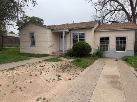 Photo of 1514 Avenue F, Levelland, TX 79336 (MLS # 202610157)